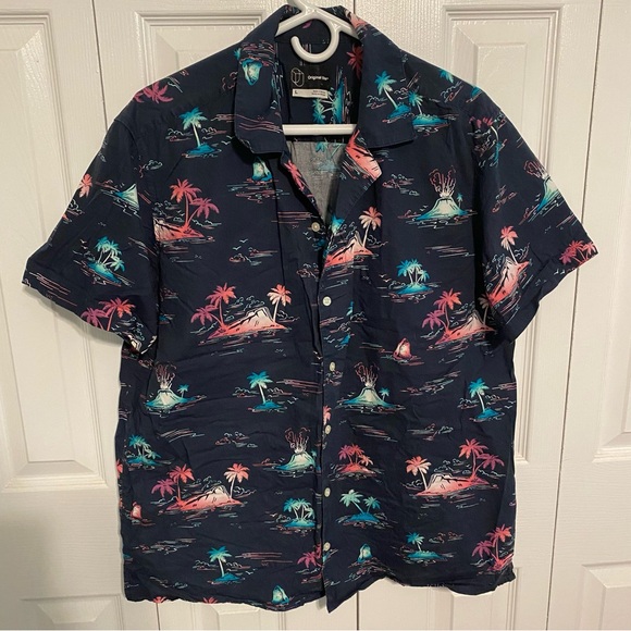 Bundle of 4 Button Down Shirts! (2 Tropical/Hawaiian pattern,1 flamingo,1 solid) - Picture 2 of 13